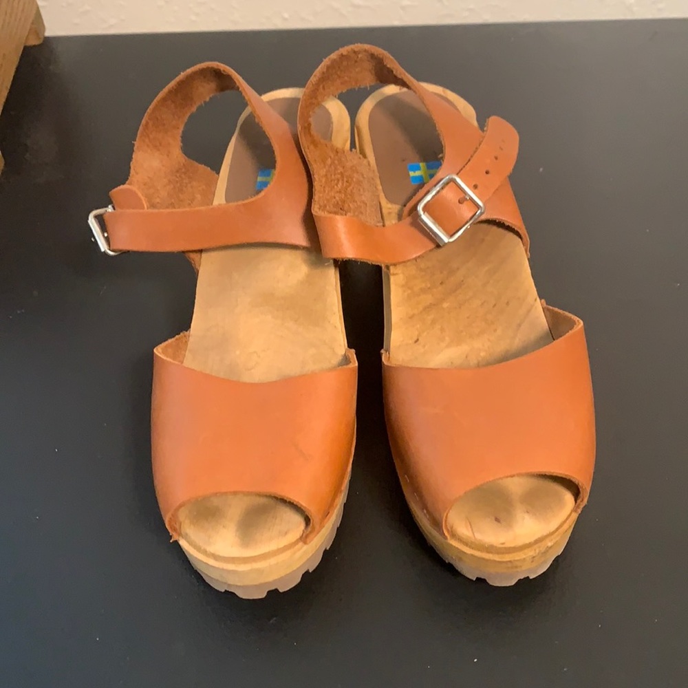 MIA leather clogs